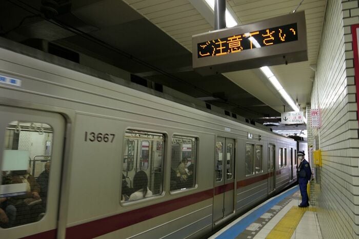 1・2番線には隅田川寄りに立ち入り禁止の場所がある