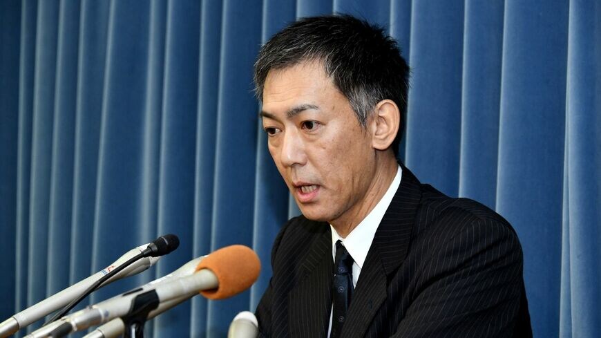 当時、記者会見で語る父親の新谷聡さん（撮影：梅谷秀司）