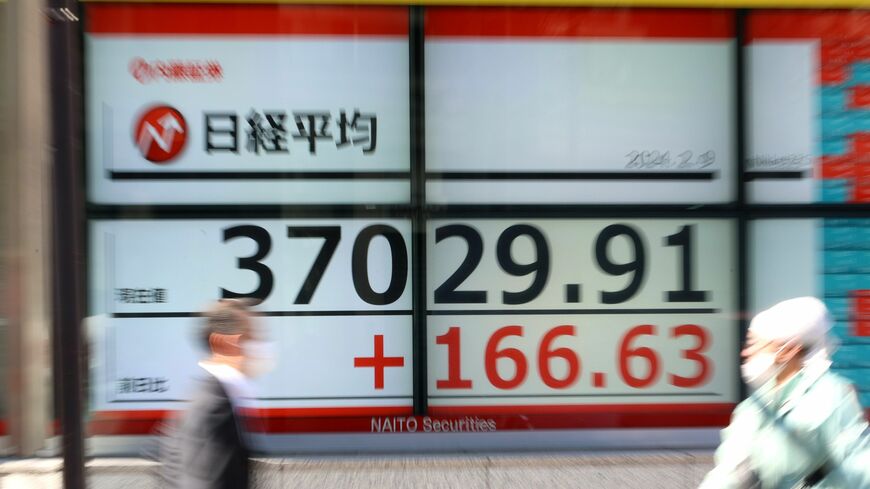 日経平均株価は1990年2月20日以来、約34年ぶりに3万7000円台をつけた。日本株は今後も上昇するのだろうか（写真：つのだよしお／アフロ）