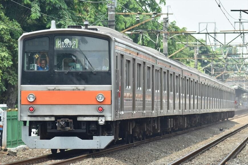 武蔵野線カラーのまま試運転を行う205系＝2019年11月（筆者撮影）