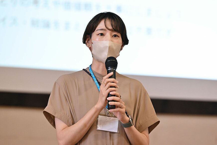 NPO法人 学校の話をしよう 代表理事・寒川英里氏の司会でワークショップは進められた