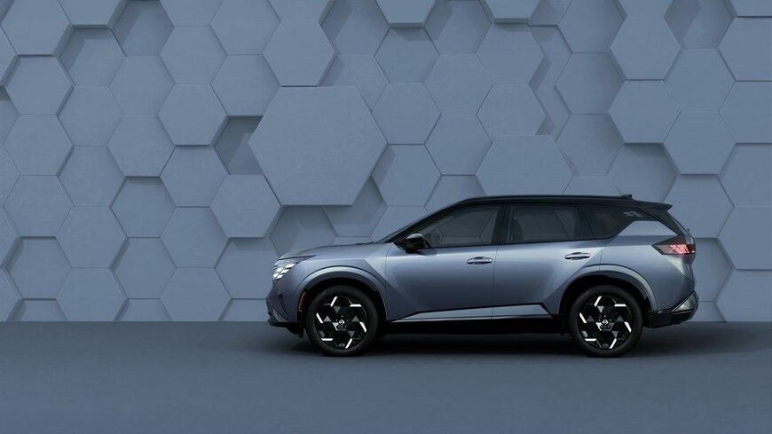日産自動車が2026年4月14日、本社グローバルギャラリーにて開催した「長期ビジョン発表会」の様子（写真：日産自動車）