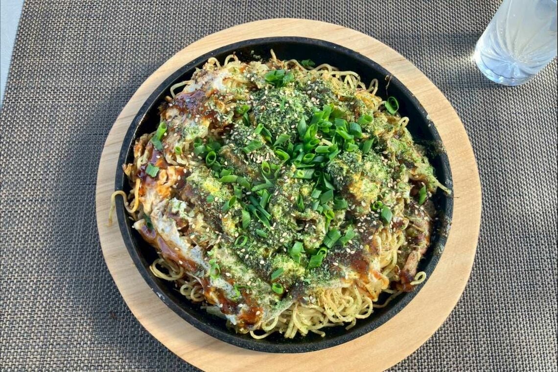 ゼンさん手作りのお好み焼き（写真：筆者提供）