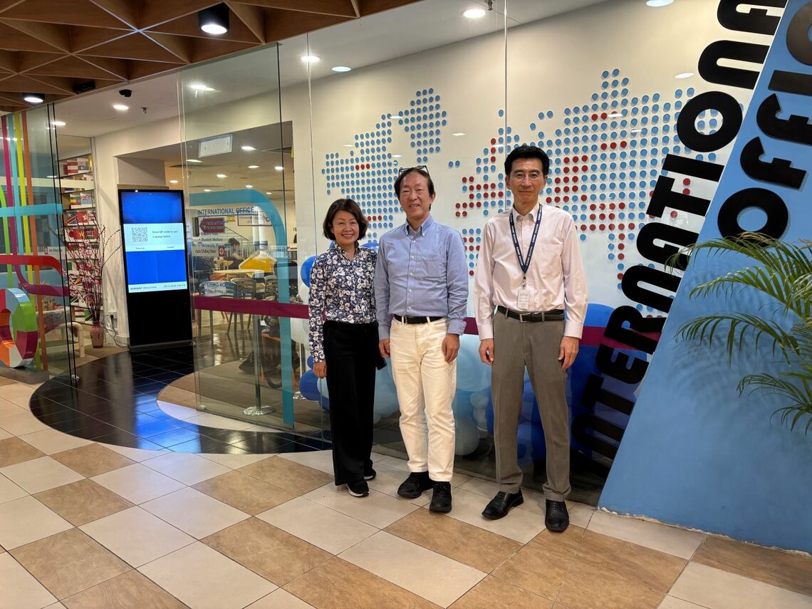 サンウェイ大学国際オフィス前にて