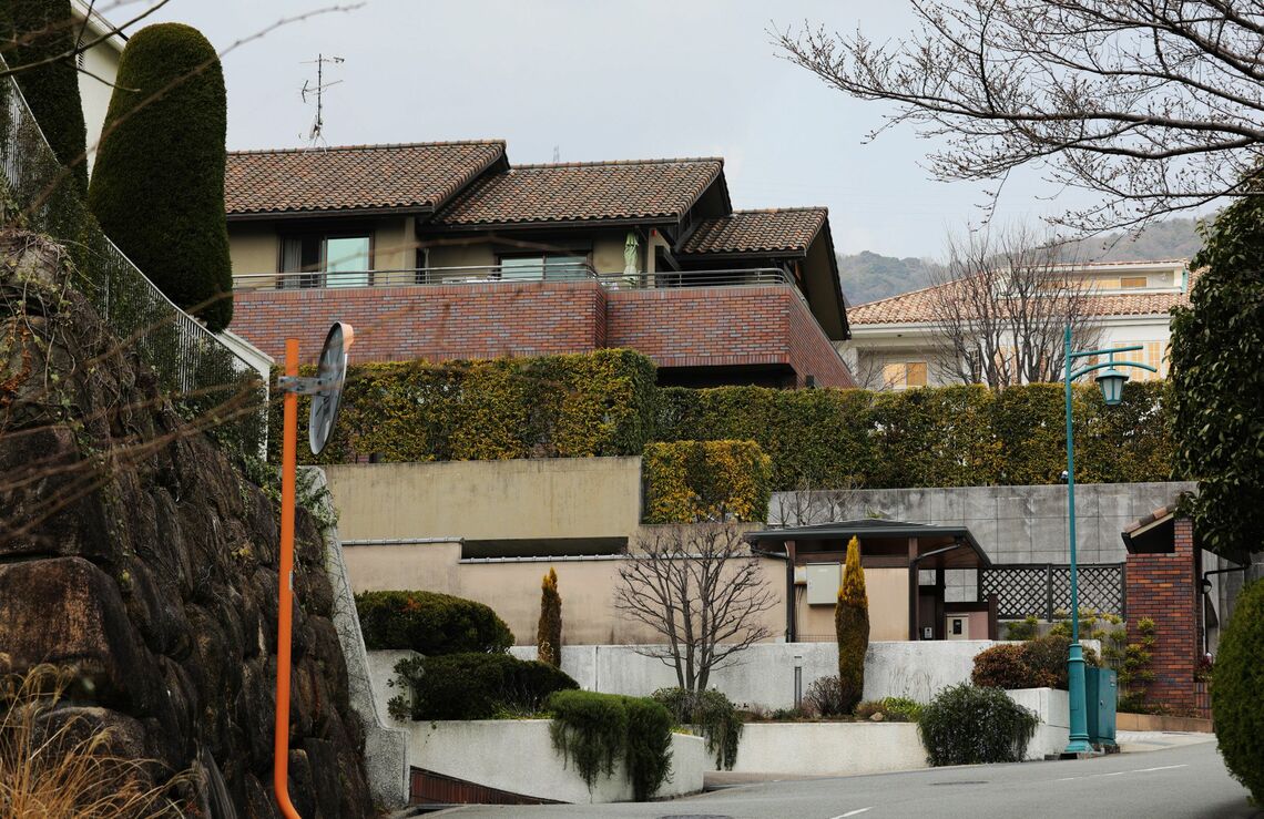 豪邸が立ち並ぶ芦屋市内の六麓荘町。電線を地中化、街灯は統一されている（2017年撮影：北海道新聞社／時事通信フォト）