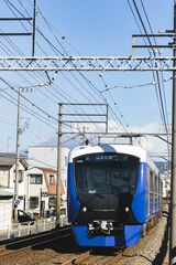 静岡市内の私鉄・静岡鉄道。バックにはうっすら富士山も（筆者撮影）