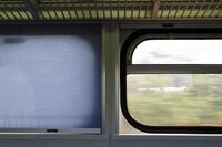 列車窓から異物で目にケガ？体験者が語る危険性 オミクロン株急拡大､電車内の換気は必須だが