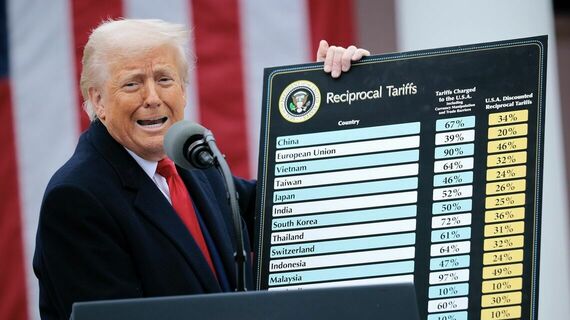 相互関税を発表するアメリカのトランプ大統領