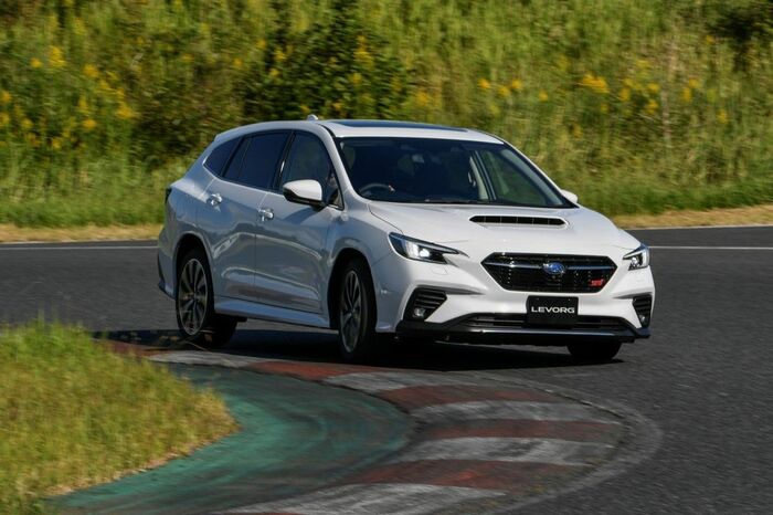 2.4Lモデルの走り。1.8Lで感じた余裕をそのままに力強くなった
