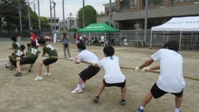 本文中に登場する五十嵐健心さんの思い出の1つがスポーツ大会。うしろから3人目が健心さん（写真：ご家族提供）
