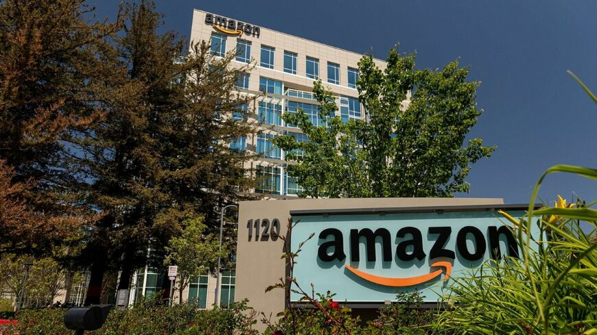 有料会員サービス「Amazonプライム」の会費が改定。それでも海外よりも安い？（写真：David Paul Morris／Bloomberg）