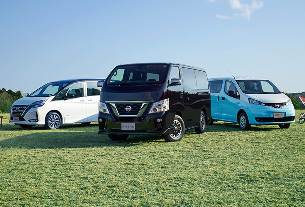 日産 マルチベットシリーズ。左からセレナ、NV350キャラバン、NV200バネット（写真：OCEANS編集部）