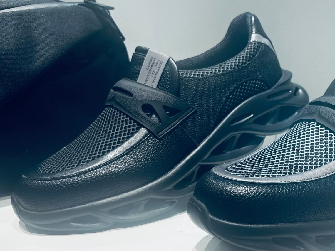 ビジネスというよりスポーティでモードなローファースニーカー（写真：筆者撮影）