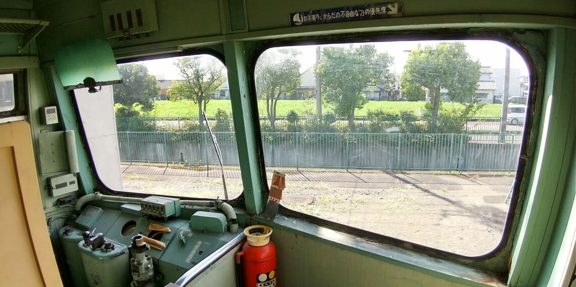 車内から見た湘南顔。運転席からの視界は広い（筆者撮影）