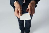 サラリーマンが｢名刺｣に託しているもの 働かないオジサンは｢芸名｣を持とう