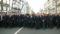 ｢テロ許すまじ｣､パリを歩いた首脳の顔ぶれ <動画>1944年のパリ解放以来の規模との声も