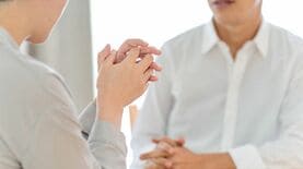 あなたも知らずに誰かを傷つけているかもしれない…日常に潜む小さな攻撃｢マイクロアグレッション｣の正体