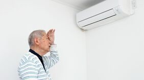 ｢扇風機で大丈夫｣｢電気代がもったいない｣…エアコンをつけない高齢の親､｢熱中症｣になる前に子どもができること
