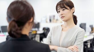新人を睨む先輩