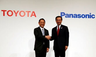 トヨタとパナソニック､車載電池で提携検討