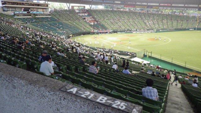 1塁側コンコースからの眺め