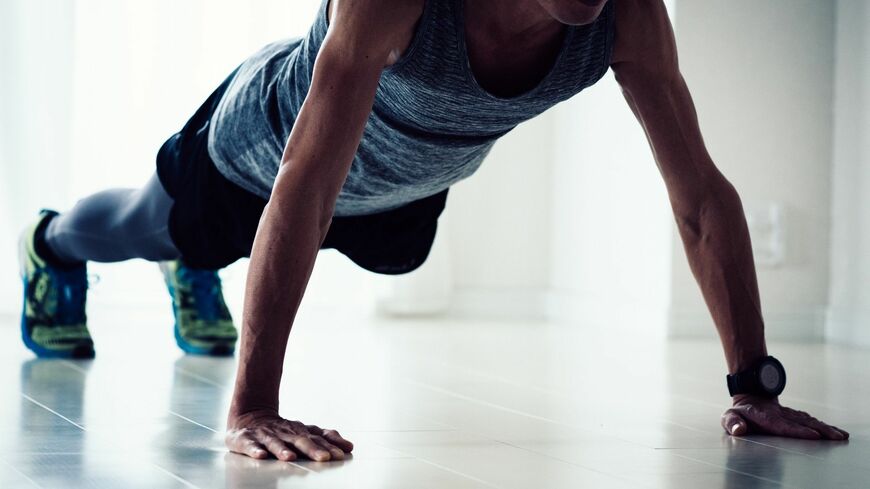 中高年は若い時とは違う体の状態を把握したうえでトレーニングをするべき（写真：プラナ／PIXTA）