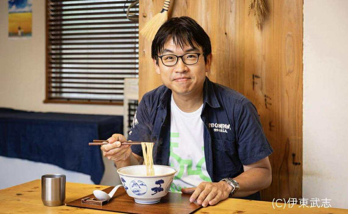 プロフィール写真も、ラーメンと一緒に（筆者提供）