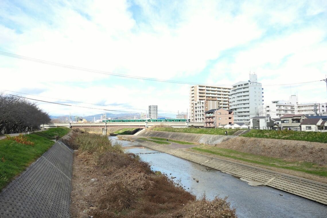 枚方市の天野川