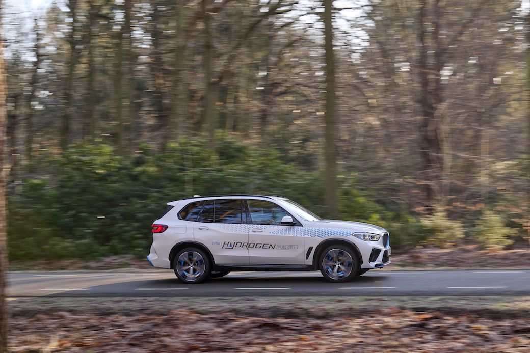 ハンドリングは正確でBMW車に共通のドライビングプレジャーがある（写真：BMW）