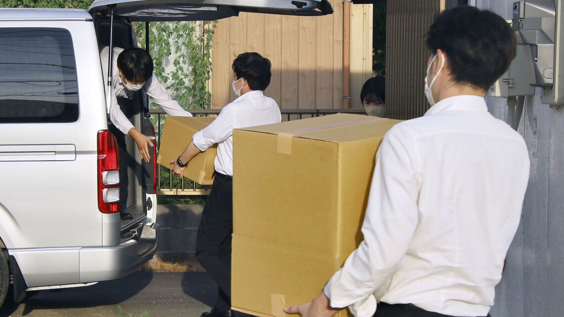 東京地検特捜部の家宅捜索を受ける秋本真利衆議院議員の事務所（写真：共同）