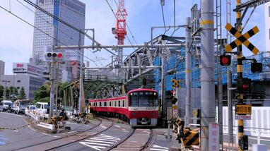 京急線北品川駅｢品川駅の南｣で進む大工事の今　高架になる駅･JR線跨ぐ橋･地平化する駅