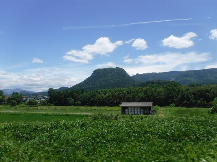 特徴ある山容の伐株山