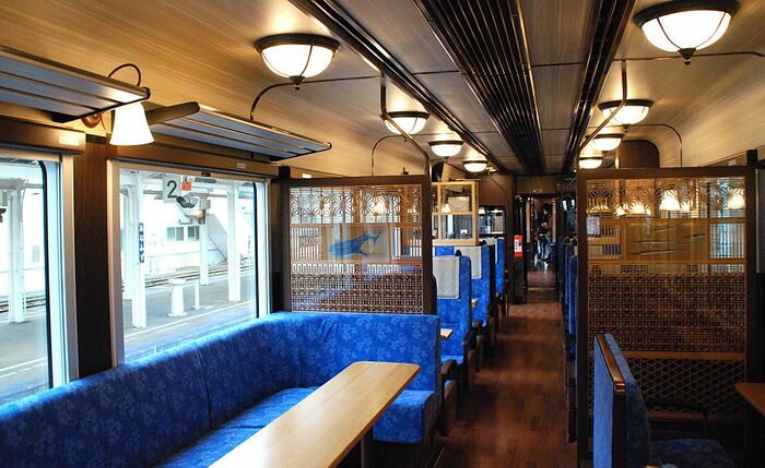 「のと里山里海号」の車内
