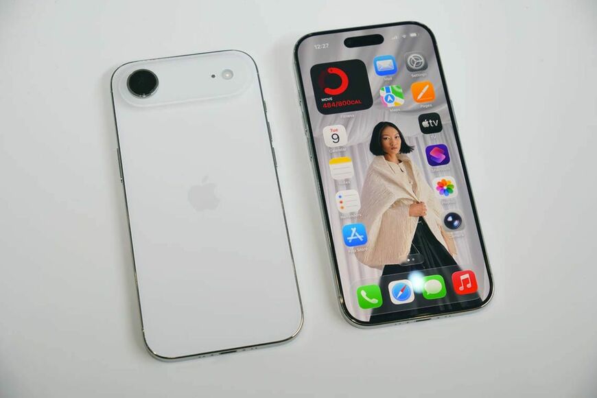 昨年登場したiPhone Airは、折りたたみiPhoneの布石ではと考える向きもあった