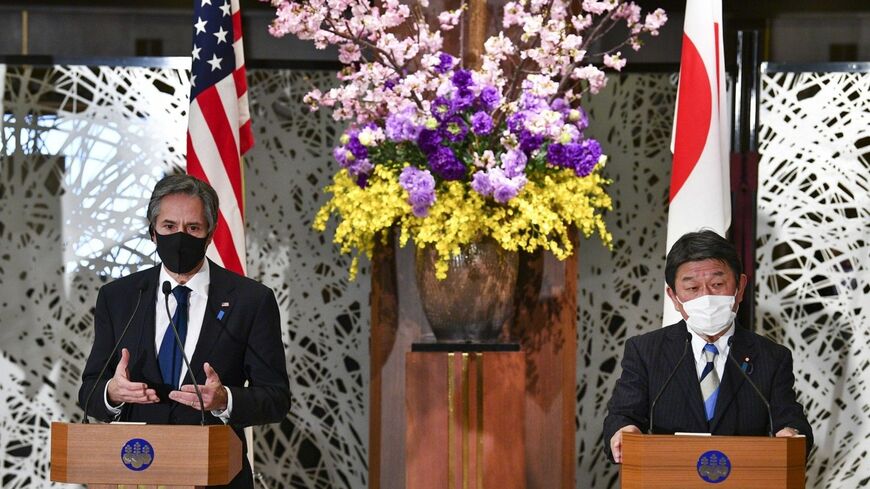 バイデン政権の国務長官として来日したブリンケン氏（左）。公聴会に出席した際、トランプの外交政策は対中関係に関する限り正しいと明言した（写真：Bloomberg）