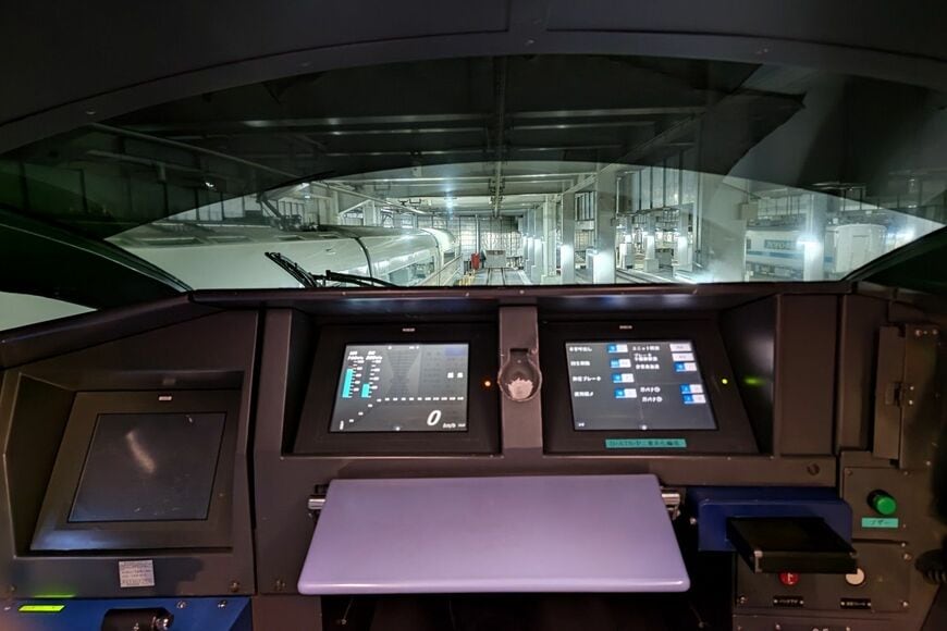 運転席からの前方の眺め（記者撮影）