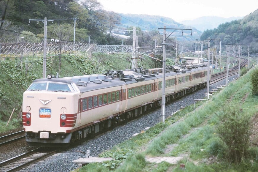 ＜JR＞東北本線を疾走する「はつかり」（撮影：南正時）