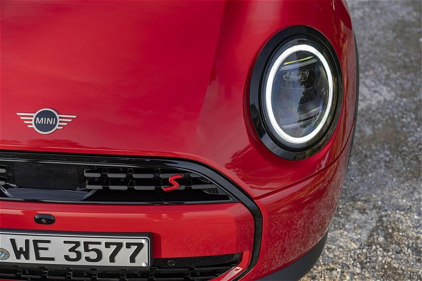 MINI（ミニ）の新型「ミニ・クーパー・コンバーチブルS」（写真：MINI）