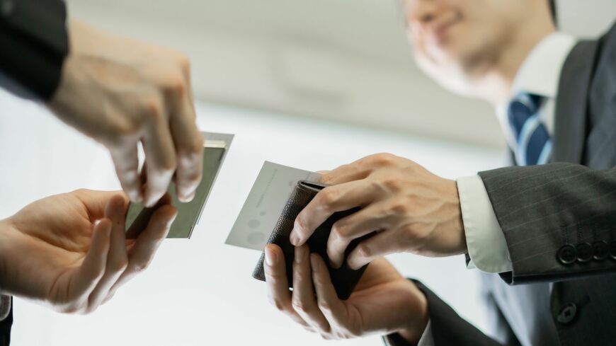 「瞬時に覚えて忘れない名前の記憶法」を紹介します（写真：Jake Images／PIXTA）