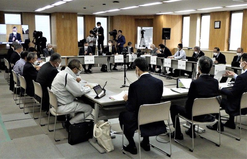 井川地区の代表者から県の姿勢に対する批判も飛び出た県リニア環境保全連絡会議（静岡県庁、筆者撮影）