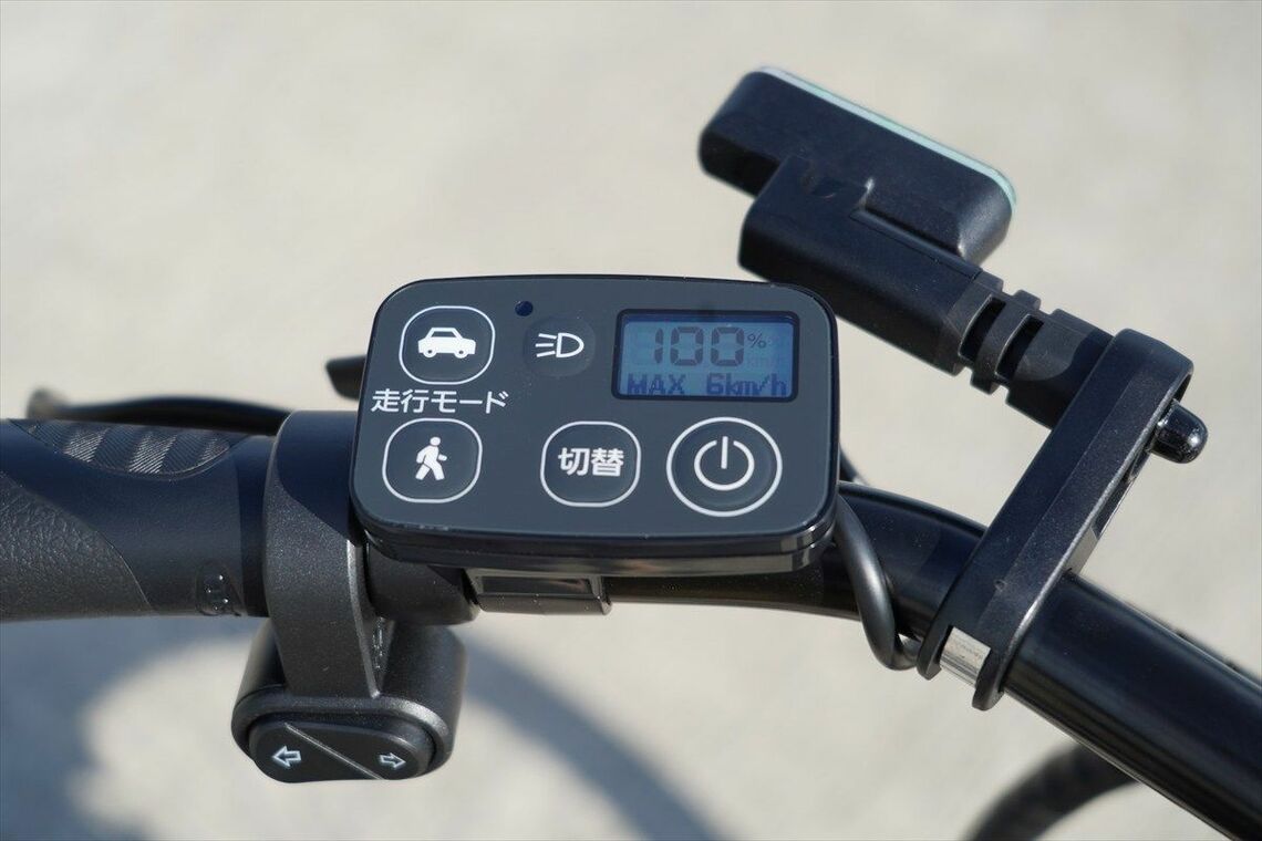 ハンドル左側にあるスイッチボックス（筆者撮影）