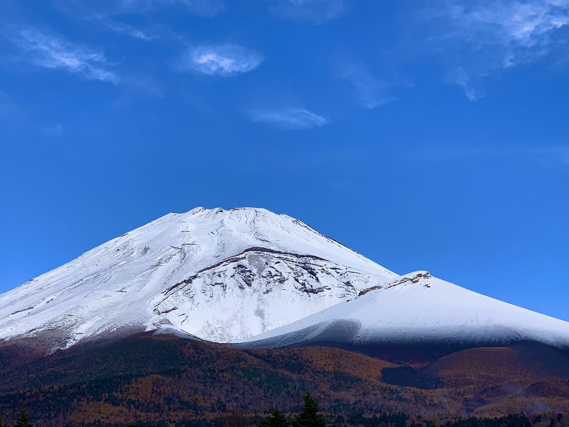 冬季閉鎖中の富士山。5合目付近まで積雪する（筆者撮影）