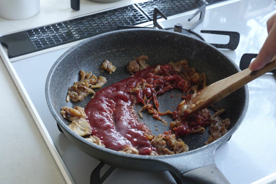 ケチャップを投入