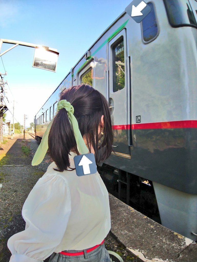 早朝の野花南駅で撮影した宗谷線急行色コーデ（写真：柚子@_yuzu_40）