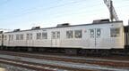 6号車8843。「軽量車体」タイプの中でも屋根の