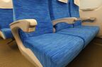 普通席シートにもコンセントを設置