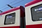 車端部の連結部分の窓