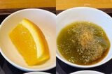 「18品の朝ごはん」の季節のフルーツ（オレンジ）と抹茶ゼリー。食後のデザートもぬかりなしです（筆者撮影）