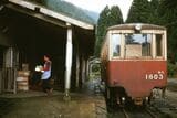 尾小屋駅のホームと気動車（撮影：南正時）