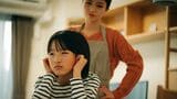 子どもを怒鳴ってしまう親たち。いったいどうすれば抜け出せるでしょうか？（写真：プラナ／PIXTA）